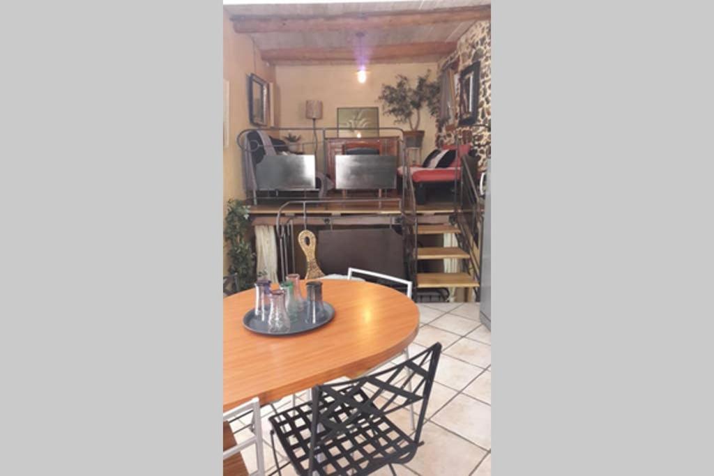 Joli Loft Dans Village Pittoresque Péret Buitenkant foto