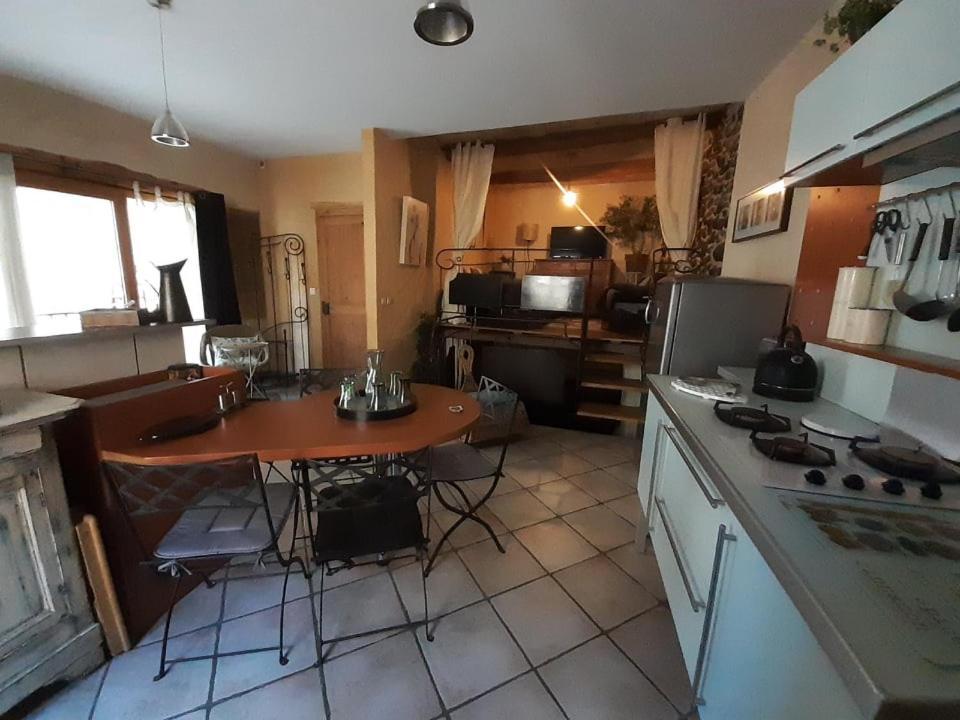 Joli Loft Dans Village Pittoresque Péret Buitenkant foto